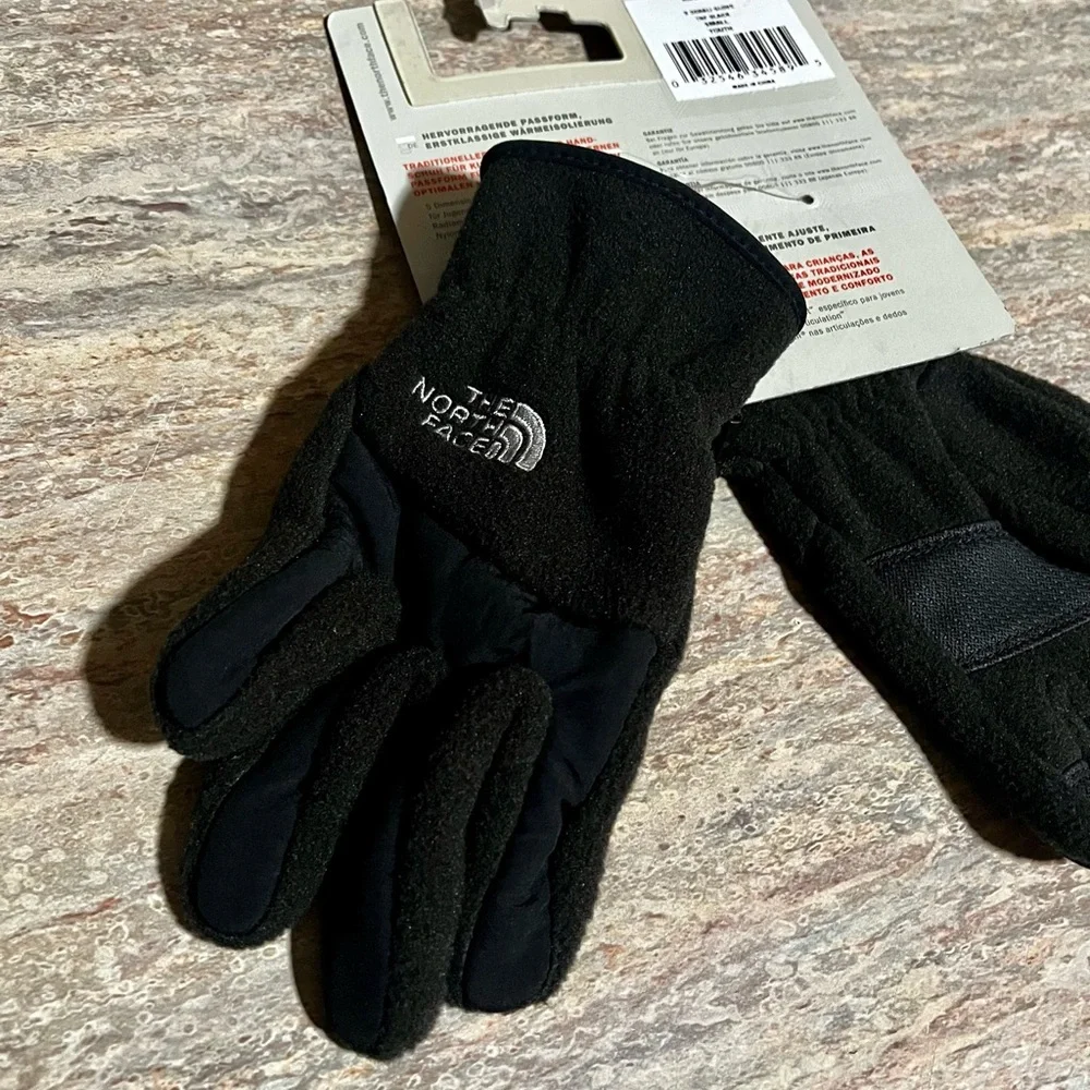 NWT The North Face Black Denali Youth Gloves